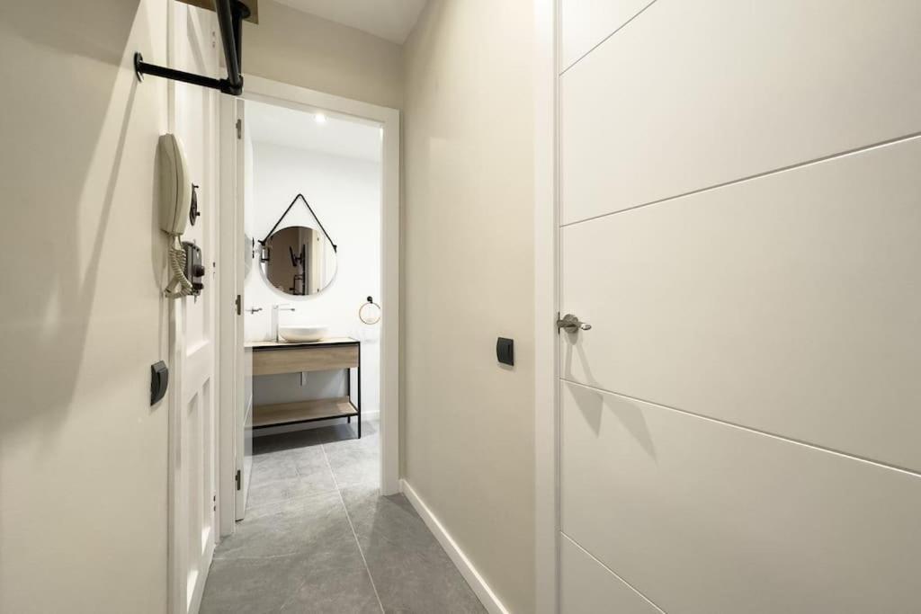 Bebarceloner Sants Apartments - 2 Bedrooms Barcelona Exterior foto