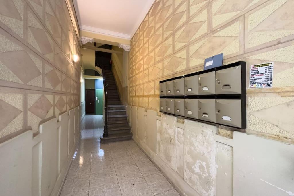 Bebarceloner Sants Apartments - 2 Bedrooms Barcelona Exterior foto